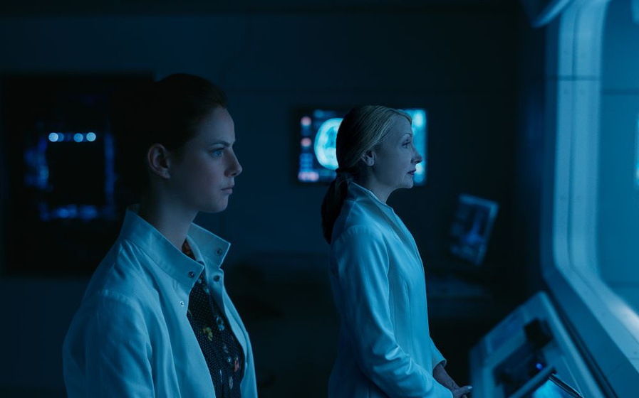 Patricia Clarkson y Kaya Scodelario en El Corredor del laberinto. La Cura mortal
