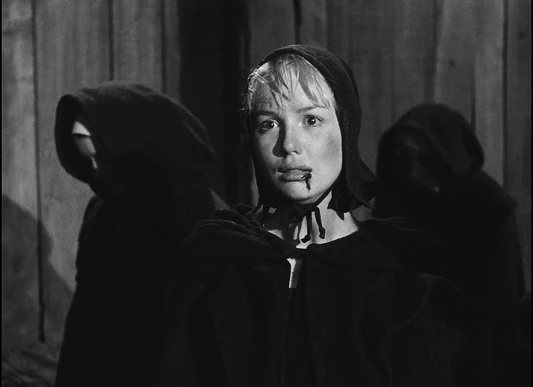 Mylène Demongeot en Les Sorcières de Salem