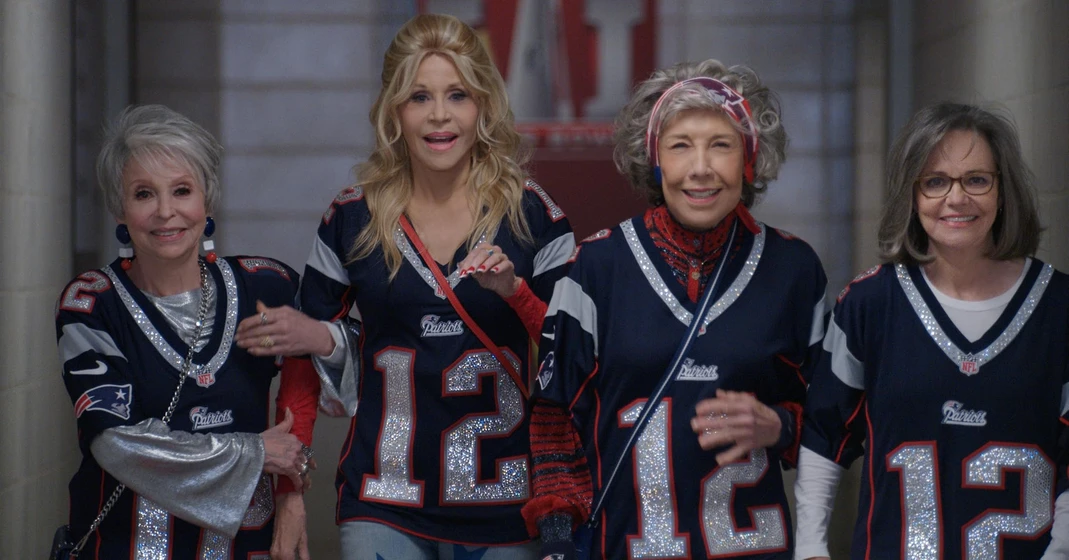 Rita Moreno, Jane Fonda, Sally Field y Lily Tomlin en locas-por-brady