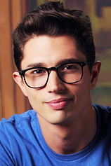 picture of actor Joe Dinicol