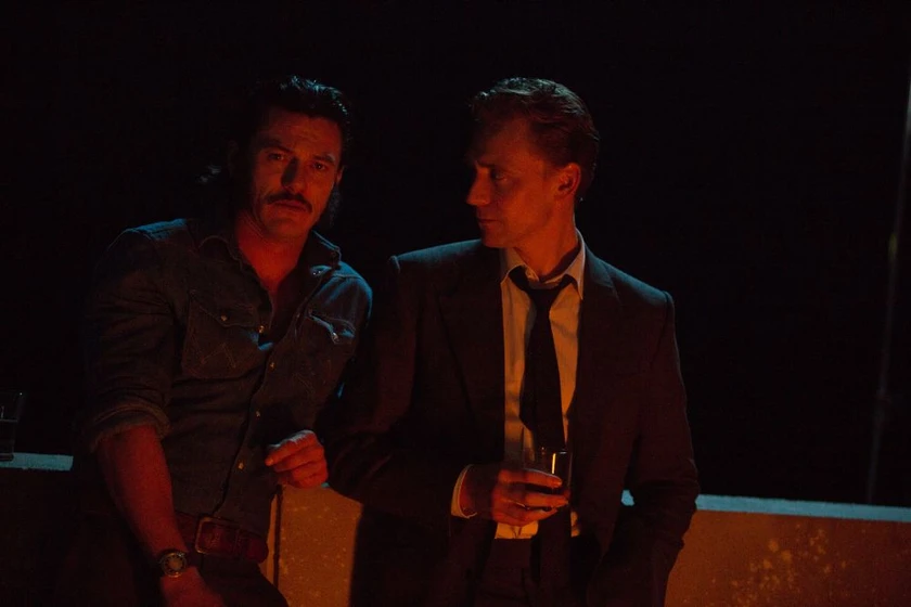 Tom Hiddleston y Luke Evans en high-rise
