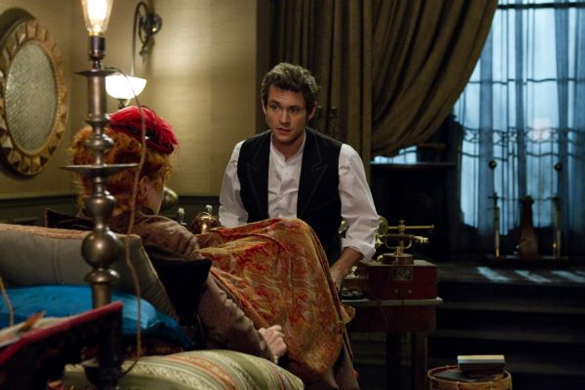 Hugh Dancy y Sheridan Smith en Hysteria