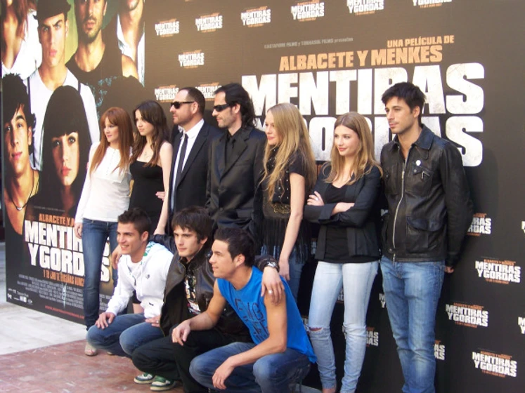 Alfonso Albacete, David Menkes, Ana de Armas, Hugo Silva, Mario Casas, Miriam Giovanelli, Maxi Iglesias, Yon González y Esmeralda Moya en Mentiras y Gordas (Rueda de prensa en Madrid. Marzo 2009)