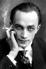 photo of person Conrad Veidt