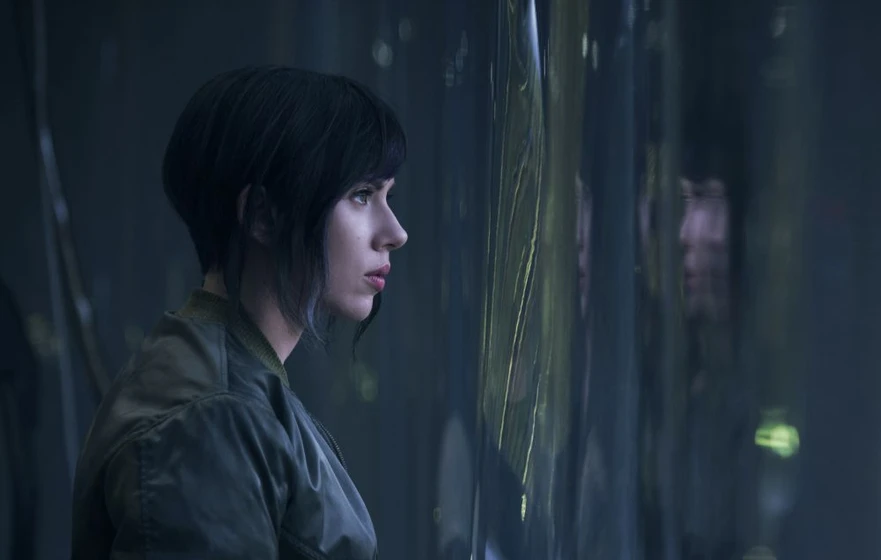 Scarlett Johansson en ghost-in-the-shell-el-alma-de-la-maquina