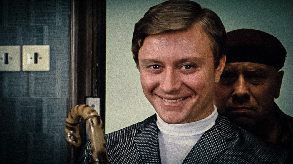 Andrei Mironov en el-brazo-de-los-diamantes