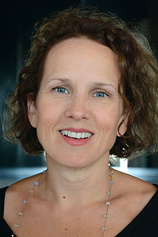 picture of actor Jennifer Dundas