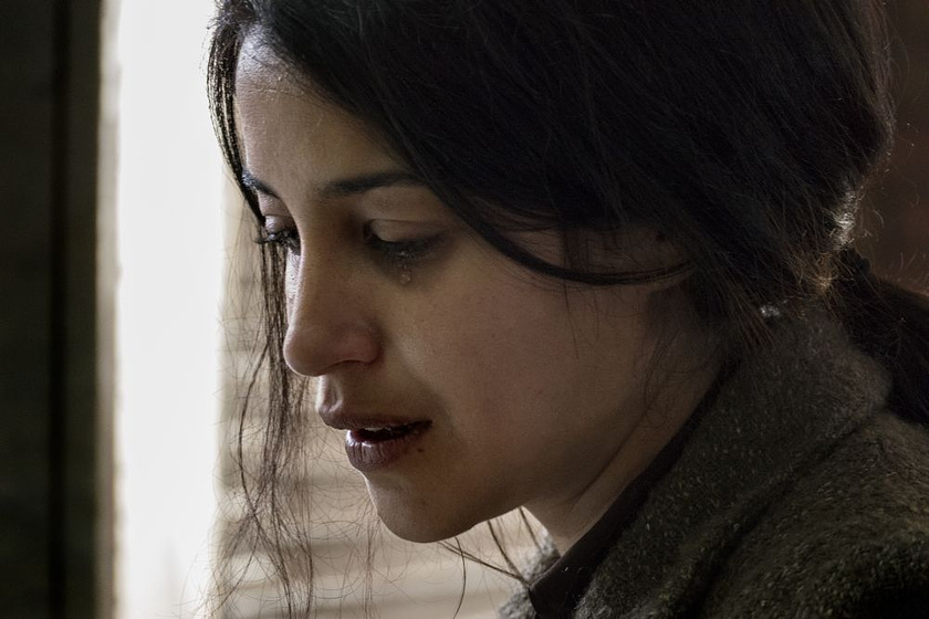 Leïla Bekhti en O los Tres o ninguno