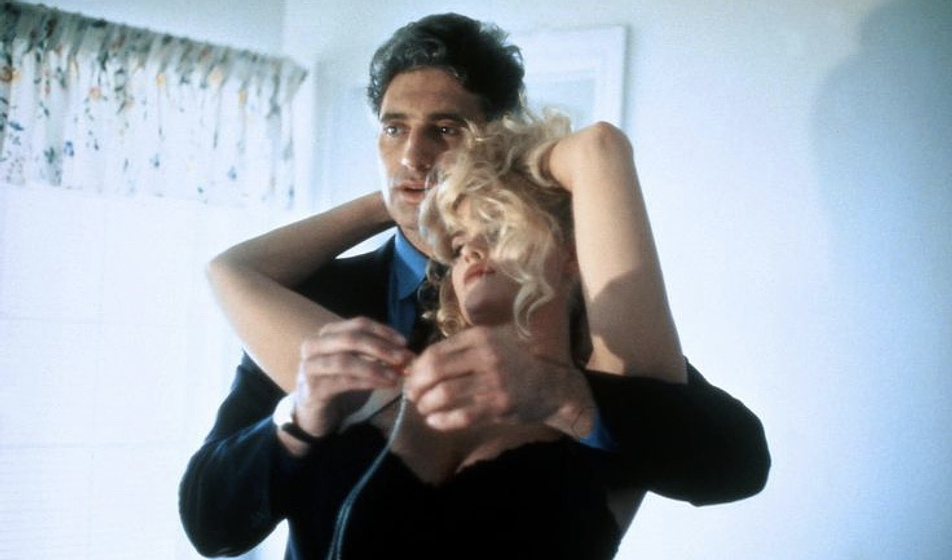 Anna Nicole Smith en una-mujer-peligrosa-1995