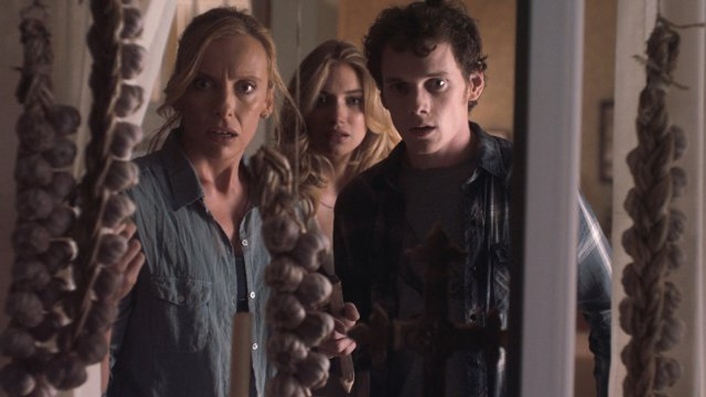 Toni Collette, Anton Yelchin y Imogen Poots en Noche de Miedo