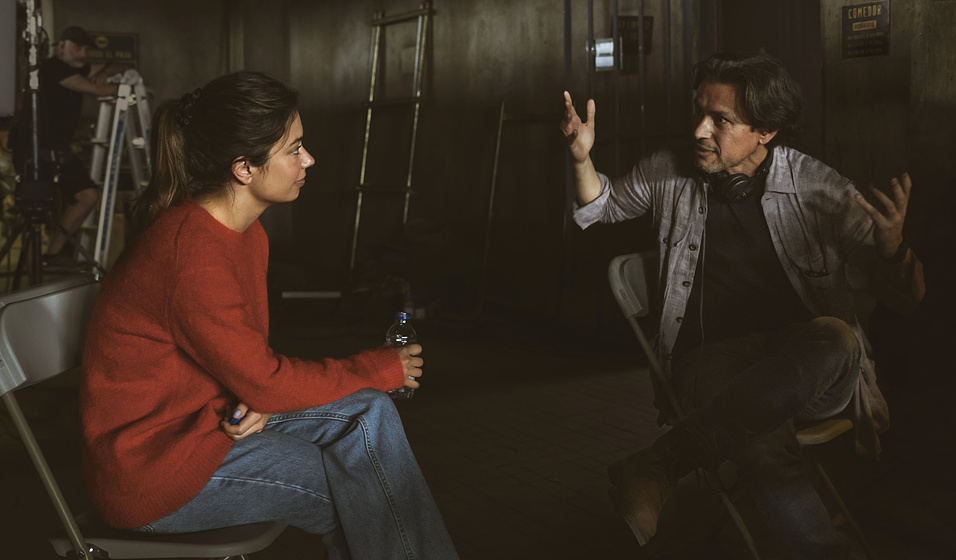 Rodrigo Cortés y Anna Castillo en Escape (Rodaje)