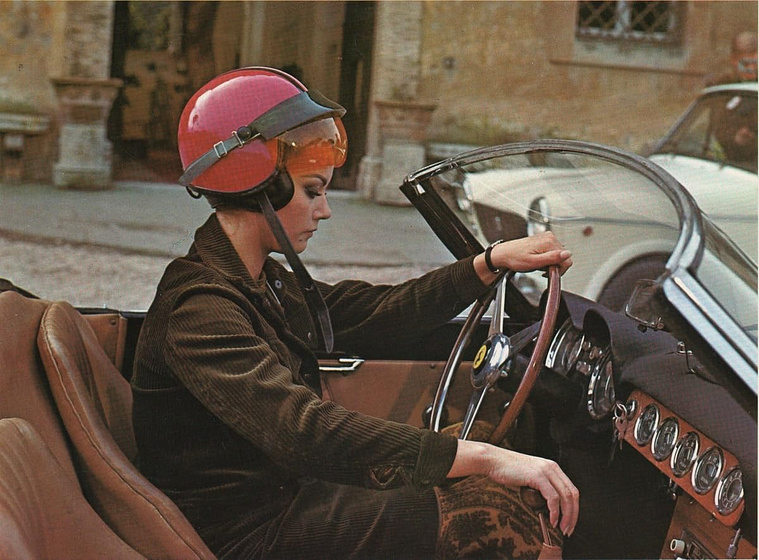 Claudine Auger en Problemas Extraconyugales
