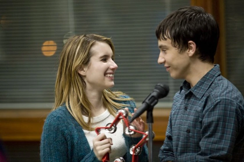 Emma Roberts y Keir Gilchrist en it-s-kind-of-a-funny-story