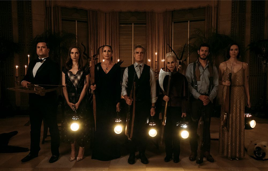 Nicky Guadagni, Henry Czerny, Andie MacDowell, Adam Brody, Elyse Levesque y Melanie Scrofano en Noche de bodas