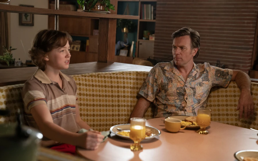 Ewan McGregor y Christian Convery en el-final-de-la-calle-oak