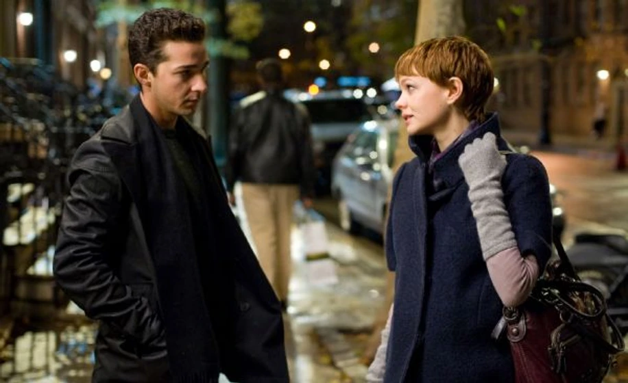 Shia LaBeouf y Carey Mulligan en wall-street-el-dinero-nunca-duerme