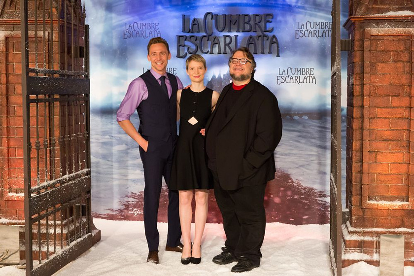 Guillermo del Toro, Tom Hiddleston y Mia Wasikowska en La Cumbre Escarlata (Photocall en Barcelona. Octubre 2015)
