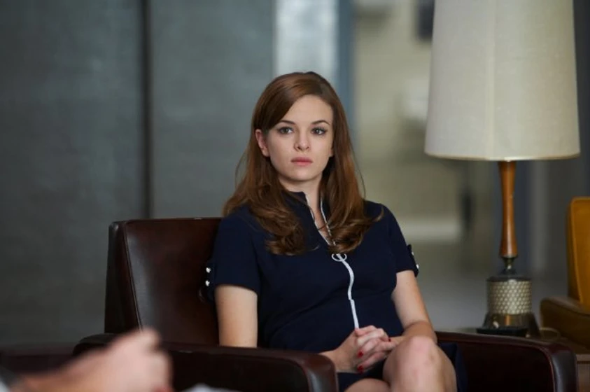 Danielle Panabaker en encerrada