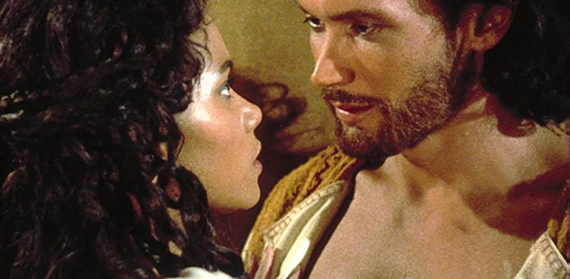 Jimmy Smits y Halle Berry en salomon-y-la-reina-de-saba-1995