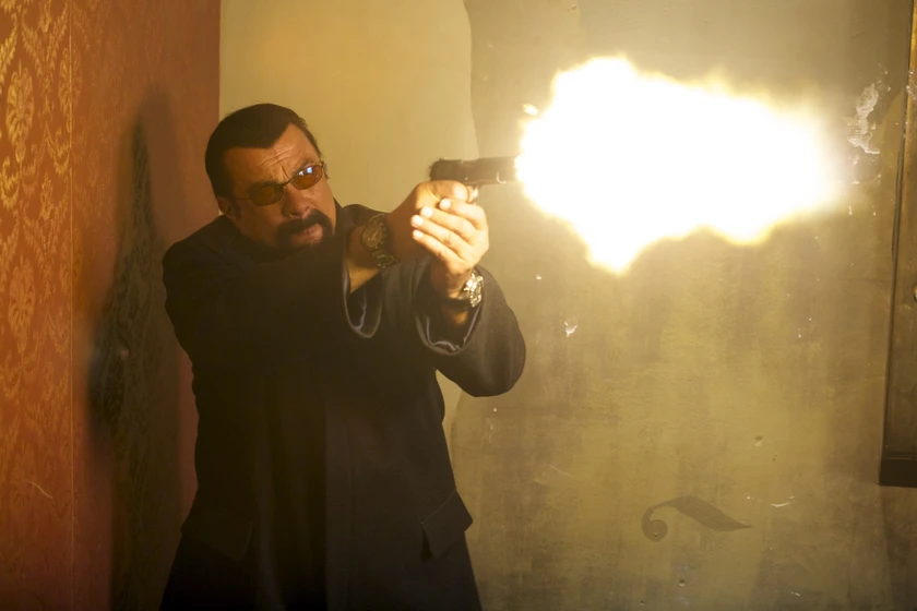 Steven Seagal en el-mercenario-absolucion