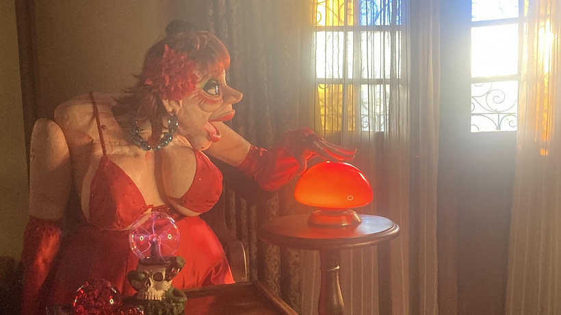 Imagen de A Través del Espejo negro