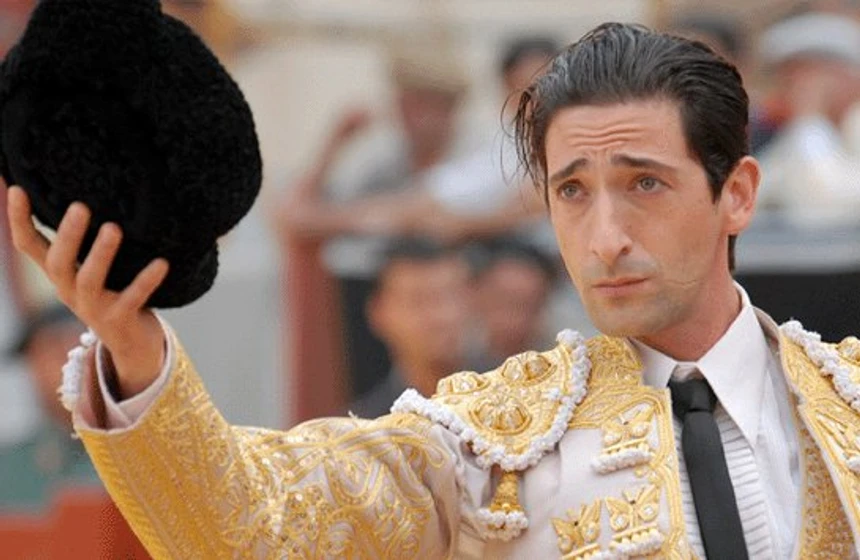 Adrien Brody en manolete