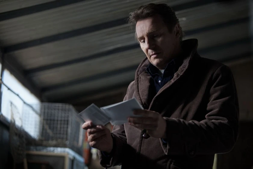 Liam Neeson en caminando-entre-las-tumbas