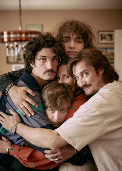 Louis Garrel, Camille Cottin, Pierre Lottin, Alexis Rosenstiehl y Simon Boublil en tiempos-de-ilusion