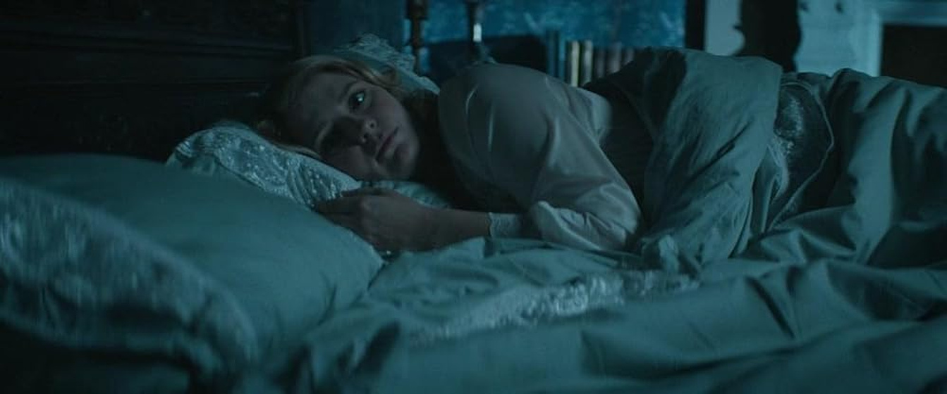 Mischa Barton en invitacion-a-un-asesinato-2023