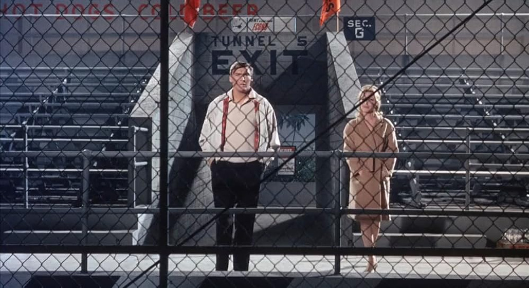 Laura Devon y John Robert Crawford en Peligro... Línea 7000