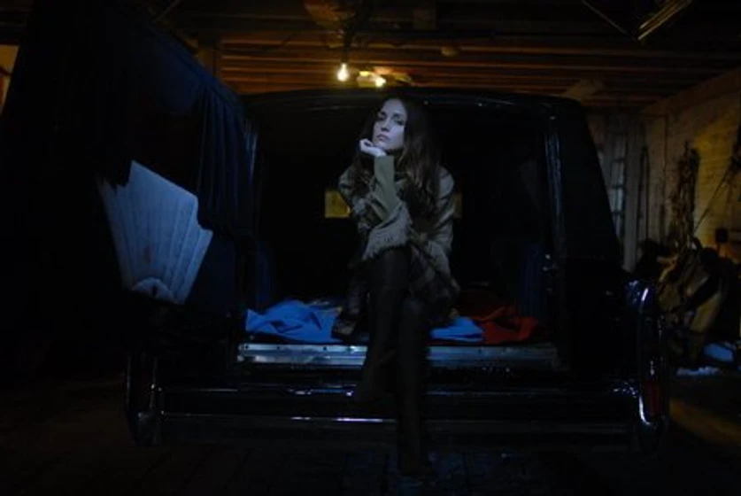 Rose Byrne en just-buried