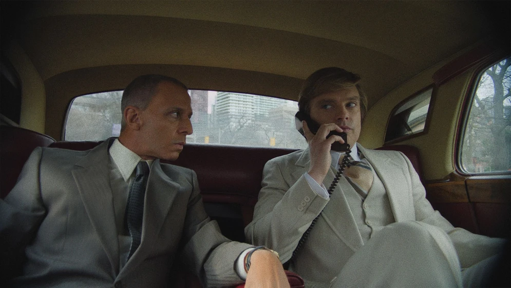 Sebastian Stan y Jeremy Strong en the-apprentice