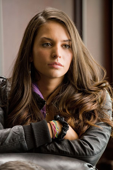 Genesis Rodriguez en Al Borde del Abismo