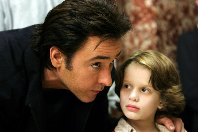 John Cusack y Bobby Coleman en El Niño de Marte