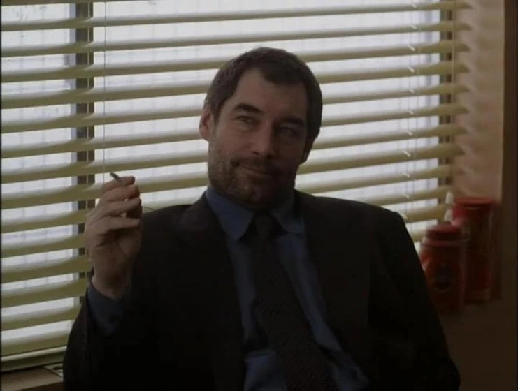 Timothy Dalton en juego-sucio-1997