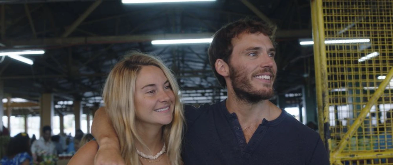 Shailene Woodley y Sam Claflin en a-la-deriva