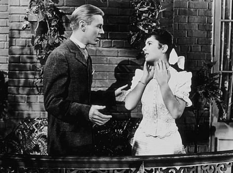 Elizabeth Taylor y Jimmy Lydon en vivir-con-papa