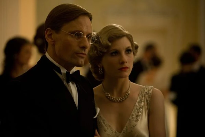 Viggo Mortensen y Jodie Whittaker en good