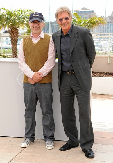 Steven Spielberg y Harrison Ford [I] en Indiana Jones y el Reino de la Calavera de Cristal (Photocall en Cannes. Mayo 2008)