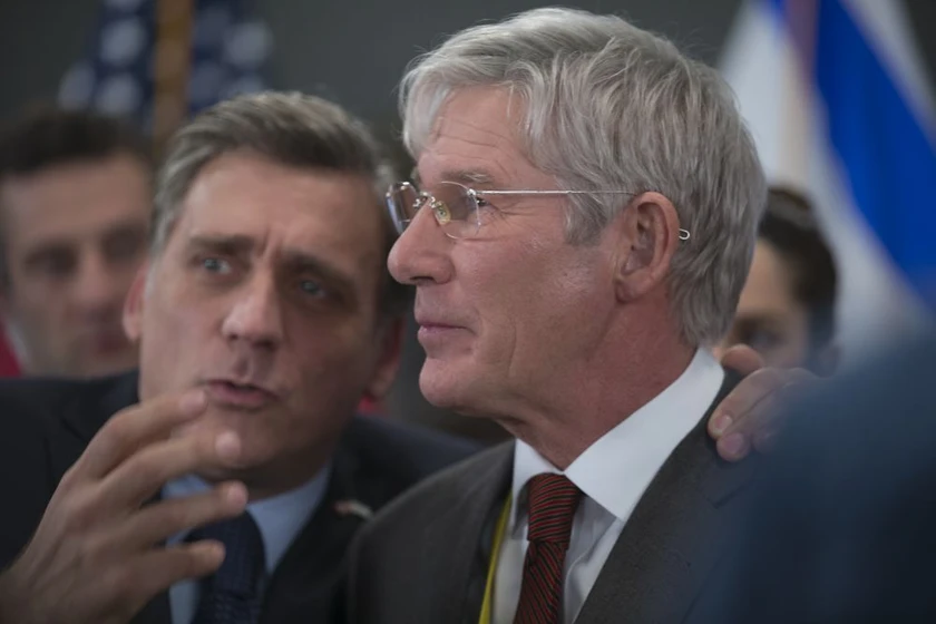 Richard Gere y Lior Ashkenazi en norman-el-hombre-que-lo-conseguia-todo