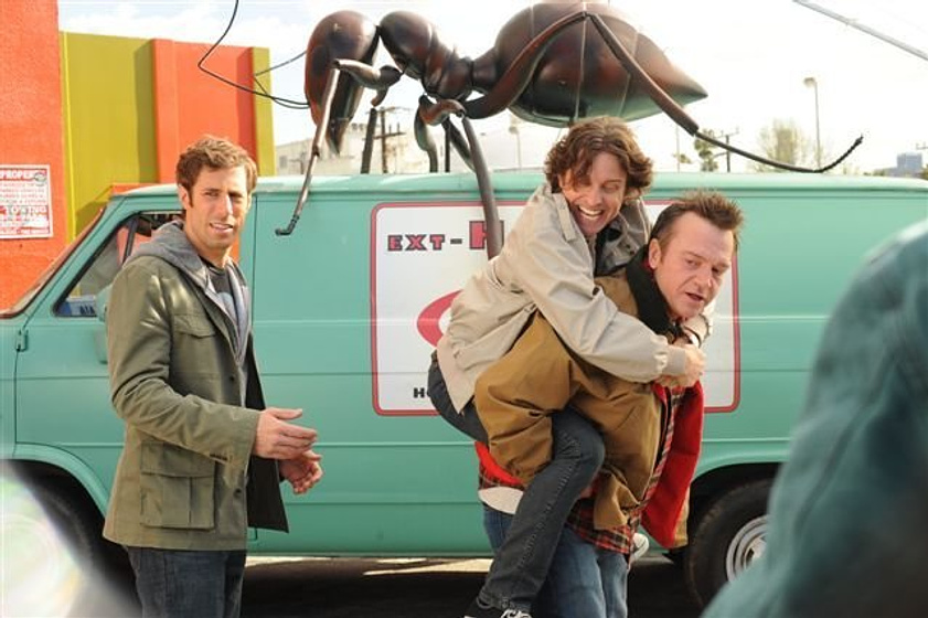 Tom Arnold y Josh Cooke en Group Sex