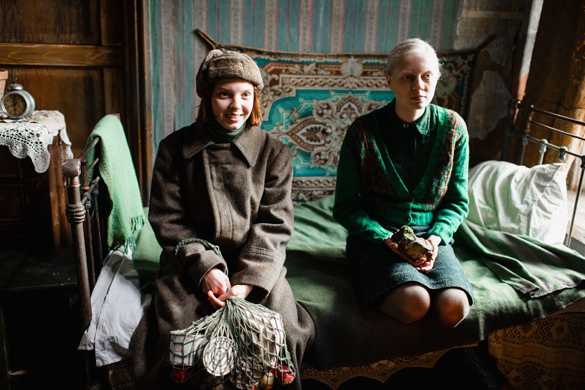 Viktoria Miroshnichenko y Vasilisa Perelygina en Una gran Mujer