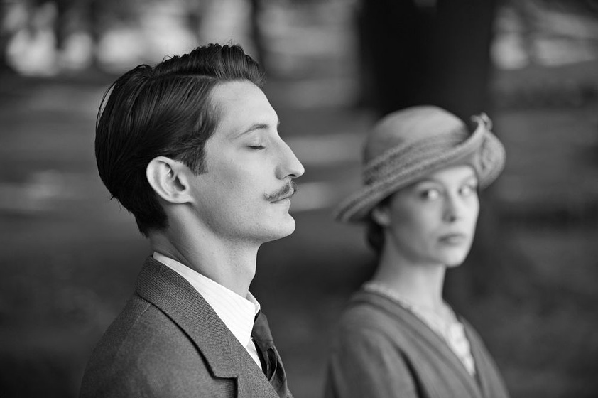 Pierre Niney y Paula Beer en Frantz
