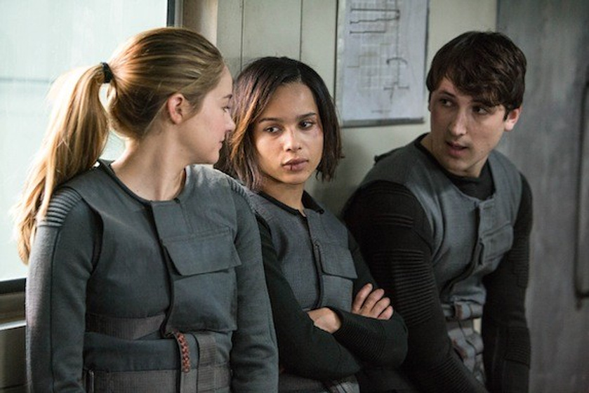 Zöe Kravitz, Shailene Woodley y Ben Lloyd-Hughes en Divergente