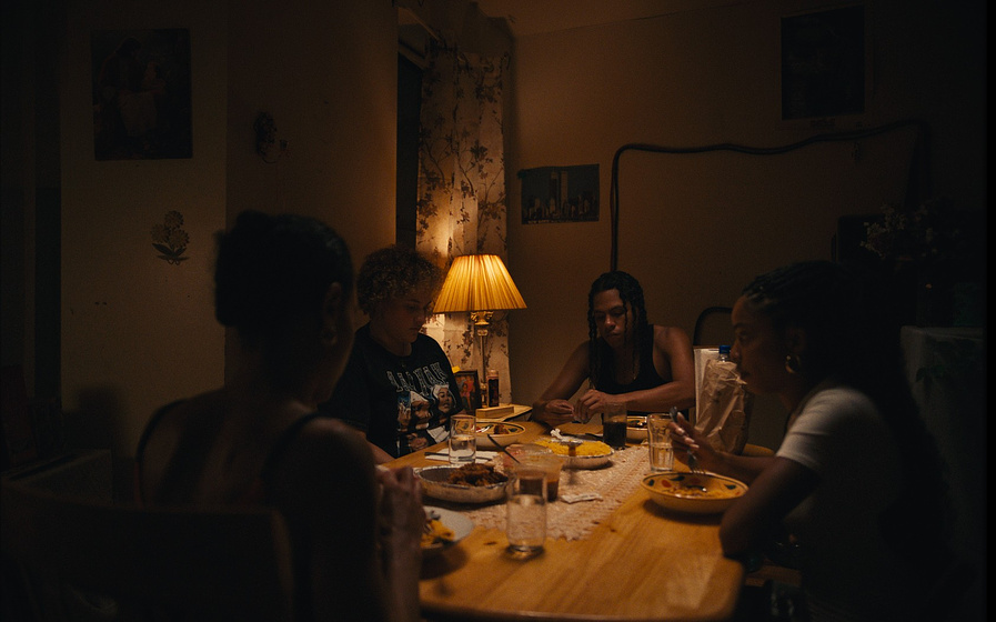 Juan Collado, Destiny Checo, Yohanna Florentino y Nathaly Navarro en Mad Bills to Pay (or Destiny, dile que no soy malo)