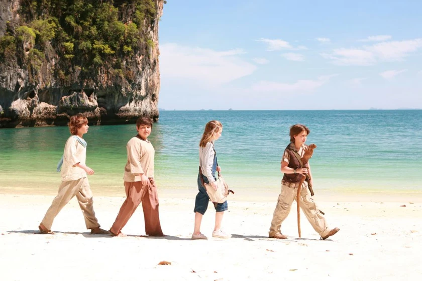 Sammi Hanratty, Jansen Panettiere, Billy Unger y William Corkery en el-medallon-perdido-las-aventuras-de-billy-stone