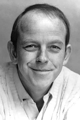 picture of actor Julian Holloway