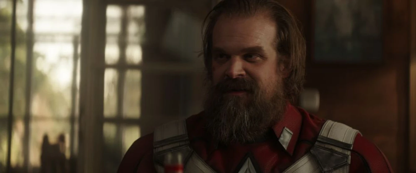 David Harbour en viuda-negra