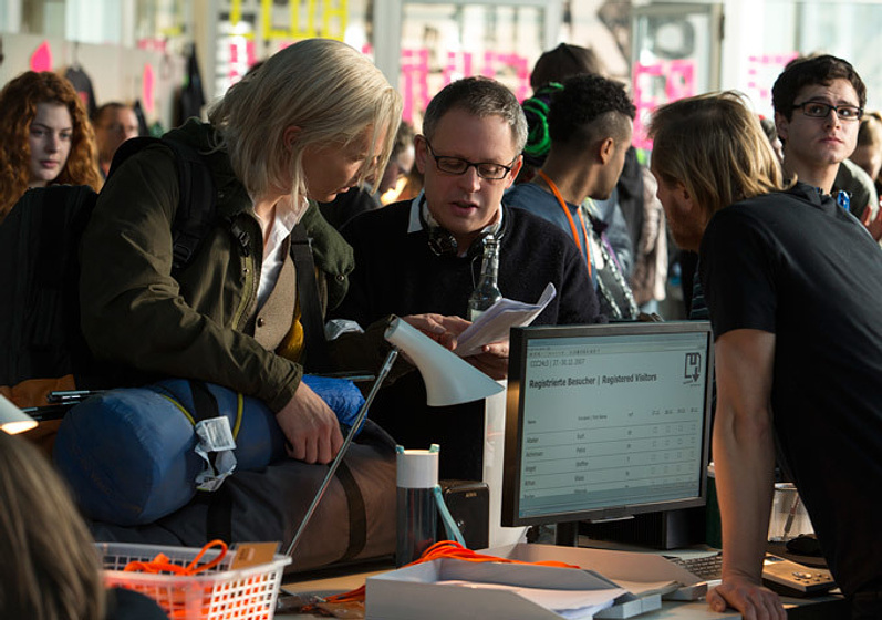 Bill Condon y Benedict Cumberbatch en El Quinto Poder