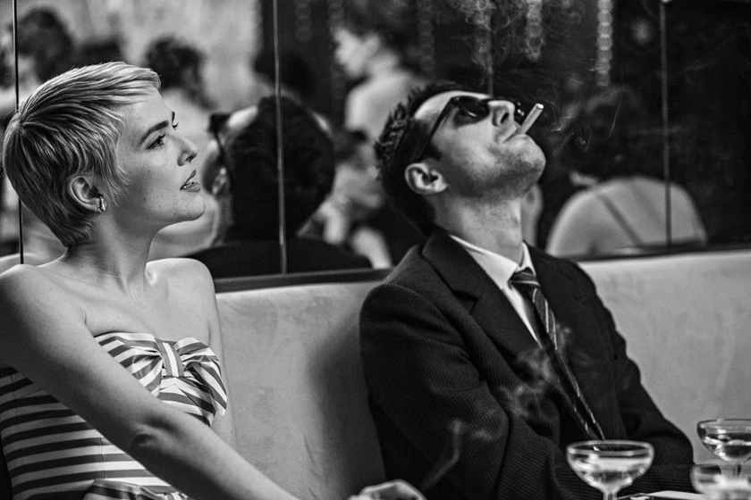 Zoey Deutch y Guillaume Marbeck en nouvelle-vague-2025